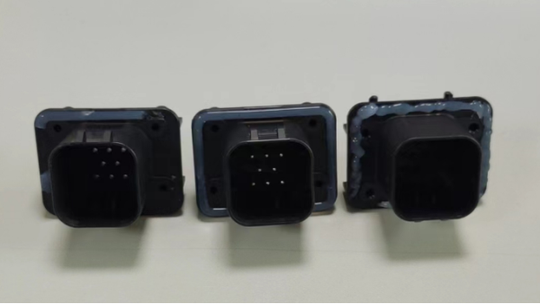 連接器PBT材質密（mì）封矽膠膠水應用案例-矽膠密封膠