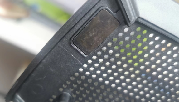 ABS粘（zhān）鐵（tiě）片KJ-6363F05-2塑料粘金屬AB膠應用（yòng）案例-AB膠