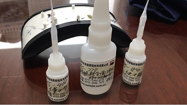 硬塑料用什麽膠水粘（zhān），粘接牢固不發白