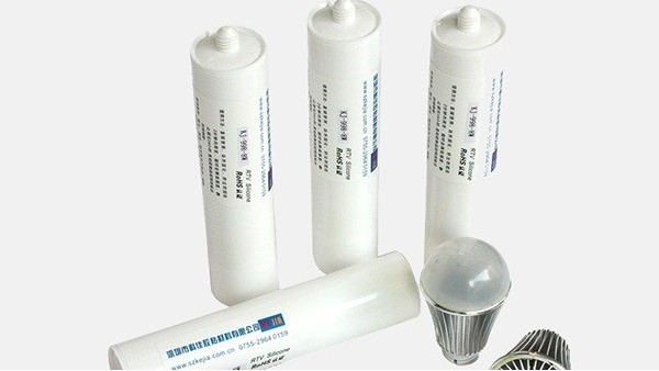 慢幹矽（guī）膠膠水粘矽膠（jiāo）與PC的耐（nài）高溫性（xìng）能分析-矽膠粘塑料膠水（shuǐ）