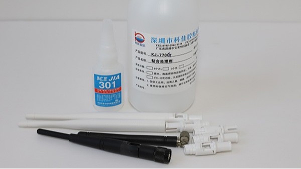 塑料粘鐵用什麽膠水粘（zhān）可以（yǐ）快速固化？