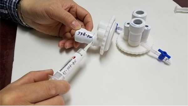 KJ-998-8W矽膠粘ABS應用案（àn）例