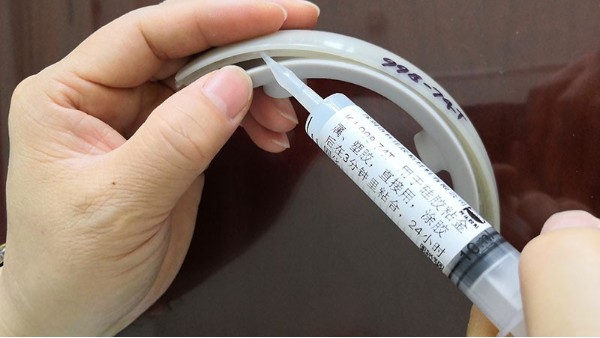 pvc粘ABS膠水，這樣粘（zhān）接的材質（zhì）更加牢固（gù）