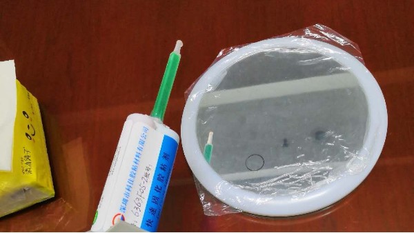 不同的膠水，使用打膠機也要（yào）用不同的針頭（tóu）