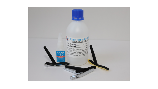 塑料件粘接不發白用什麽膠水比較合適？